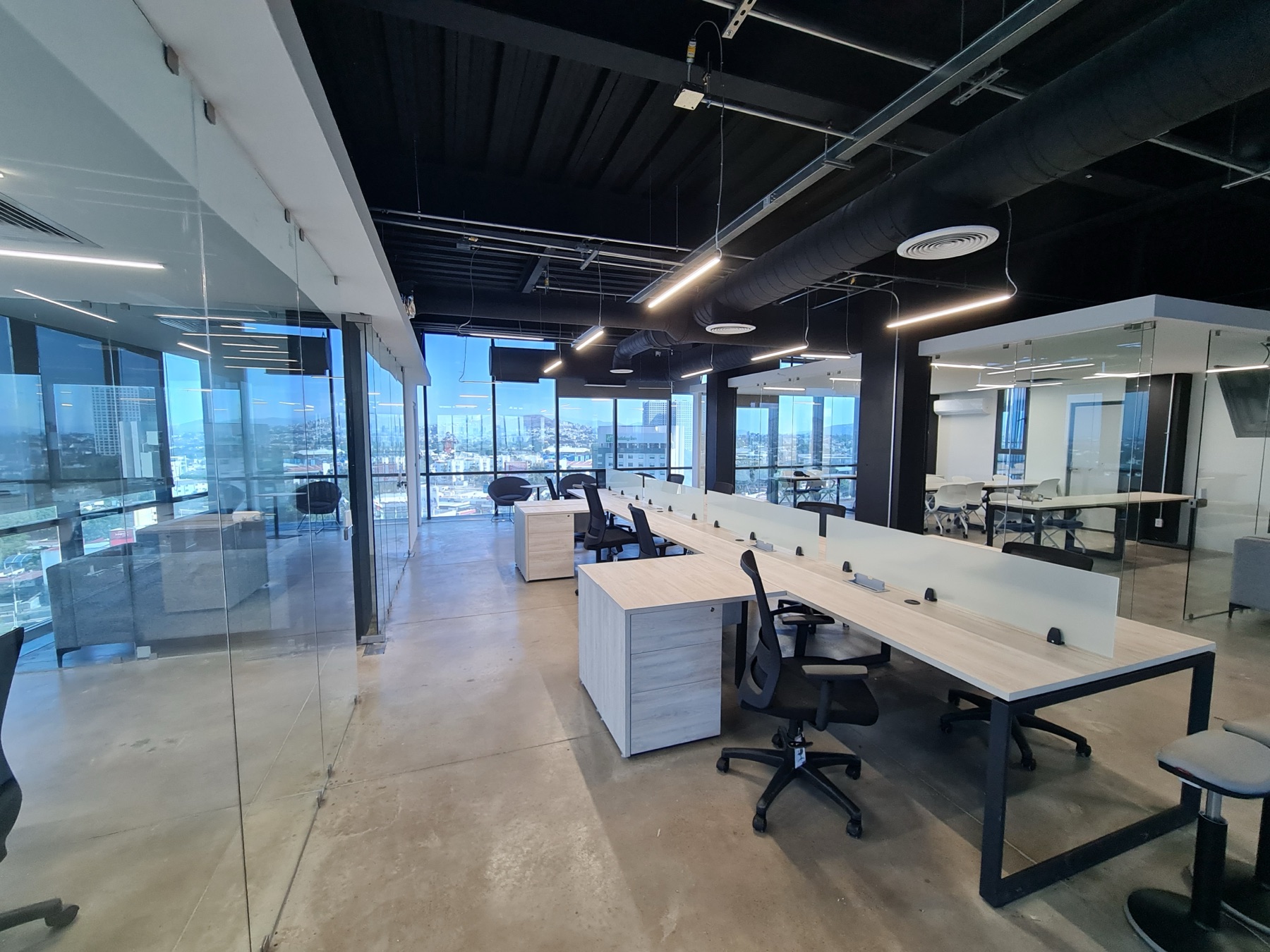Oficinas corporativas remodeladas por Creating en Guadalajara